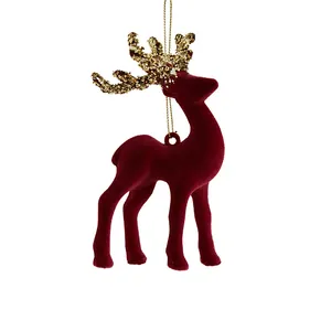 Elegante adorno navideño de reno flocado rojo con decoración de astas doradas brillantes