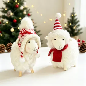 Ornement de Mouton en Peluche de Noël Poupée d'Agneau Frisé Blanc Avec Bonnet en Tricot et Pieds en Bois Décoration de Maison