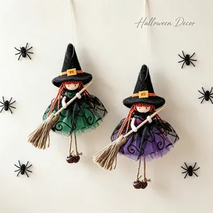 Όμορφες χειροποίητες κούκλες μάγισσες Halloween με σκούπες για εορταστικό ντεκόρ.