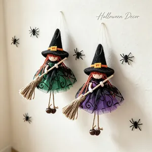 Σετ με δύο χειροποίητες κούκλες μάγισσας Halloween για διακόσμηση τοίχου με σκούπες.
