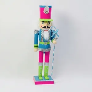 Schiaccianoci soldato in legno da 38cm nei colori macaron per la decorazione natalizia