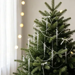 Heldere acryl ijspegel kerstornamenten met witte strikken en parelketting details