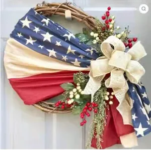 Patriottische Onafhankelijkheidsdag krans met Amerikaanse vlag en rustieke jute strik.