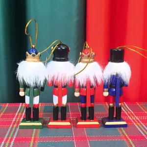 Vista posteriore di 4 schiaccianoci classici in legno colorato da 13 cm per il Natale