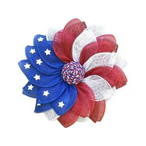 Patriottische krans voor 4 juli Onafhankelijkheidsdag met rood wit blauw mesh decor