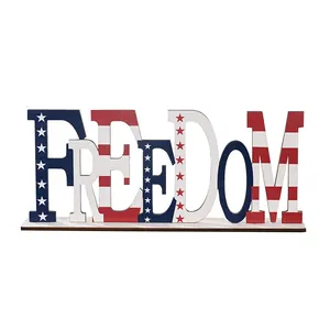 Ξύλινη διακόσμηση FREEDOM για την Ημέρα Ανεξαρτησίας με αστέρια και ρίγες