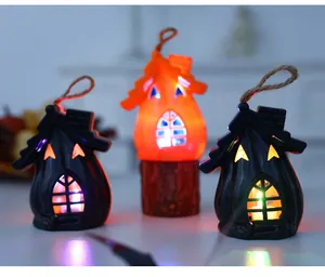 Dettaglio di decorazioni luminose per la casa stregata di Halloween con luci a LED