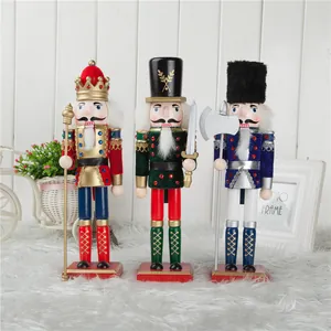 Set aus drei 30 cm großen traditionellen Nussknacker-Soldaten aus Holz für Deko