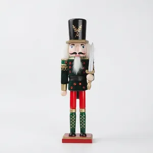 Klassischer 30cm europäischer Nussknacker-Soldat aus Holz in grüner Samtjacke mit Schwert
