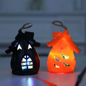 Coppia di lanterne di Halloween a forma di casa infestata con luce a LED interna