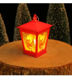 Lanterne de Noël rouge chaleureuse avec illustration du Père Noël sur socle en bois