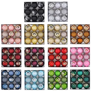 Set di 14 scatole regalo di palline di Natale multicolori con 9 pezzi ciascuna in varie finiture.