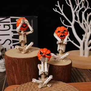 Set di tre statuine scheletro con testa di zucca per Halloween in pose yoga da meditazione
