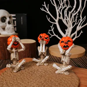 Statuine di scheletro yoga in meditazione con teste di zucca per Halloween