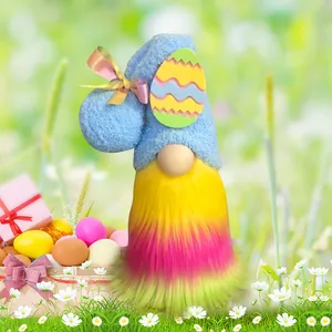 Gnome de Pâques en peluche fait main avec barbe dégradée colorée et chapeau bleu déco
