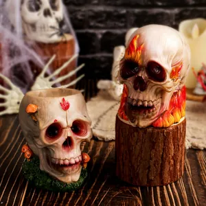 Ornements de crâne en résine réalistes peints à la main pour le décor d'Halloween.