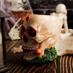 Ornement de crâne d'Halloween réaliste en résine avec base de mousse et champignons
