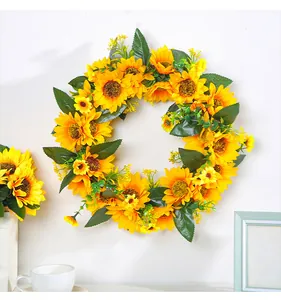Couronne de tournesols artificielle pour décoration murale de printemps ou de porte.