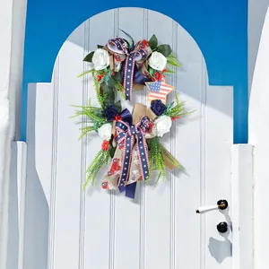 Corona patriótica del Día de la Independencia con lazos de estrellas y franjas para puerta.