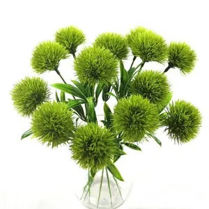 Detailopname van kunstmatige groene paardenbloem bloemballen voor decoratie