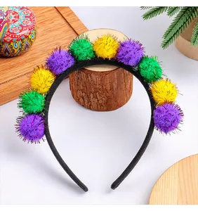 Detail van de kleurrijke glitter pompon hoofdband voor carnaval en feestelijke decoratie.