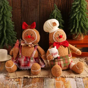 Paire de poupées de Noël en peluche bonhomme en pain d'épices sur fond de bois