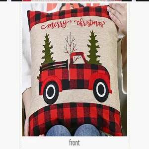 Detalle frontal de una funda de almohada con un camión de cuadros rojos y negros