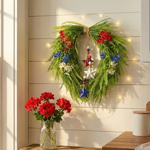 Patriotischer Unabhängigkeitstag Kranz mit rot weiß blauen Blumen und LED