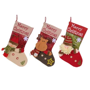 Set di 3 calze di Natale 3D con personaggi Babbo Natale, Pupazzo di neve e Renna