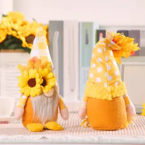 Couple de nains d'automne tournesol faits à la main pour la décoration festive de maison