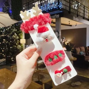 Détail d'un ensemble d'accessoires pour cheveux de Noël avec Père Noël et rennes