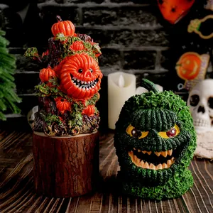 Griezelige Halloween pompoen boomgeest en groene monster pompoen decoratie