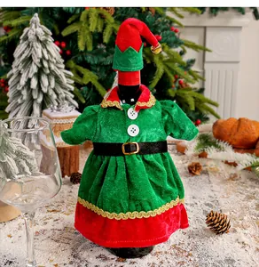 Copribottiglia di vino elfo di Natale con vestito di velluto verde e cappello rosso
