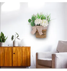 Cesto di ortensie bianche artificiali per la decorazione murale degli interni di casa
