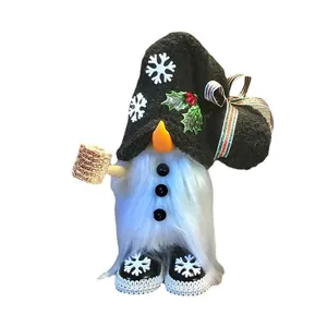 Handgemaakte kerstkabouter met sneeuwvlokkenhoed en witte baard decoratie