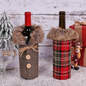 Dos fundas navideñas para botellas de vino en cuadros y espiga con ribete de piel sintética