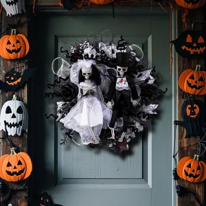Corona de Halloween aterradora con novios esqueleto para decoración de casa embrujada
