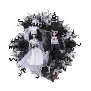Corona de Halloween con novios esqueletos decoración de terror para casas encantadas