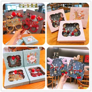 Feestelijke kerstaccessoiresset met haarspelden, haarbanden en een bril