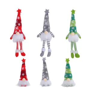 Set di gnomi di Natale a LED in abiti a maglia rossi, grigi e verdi decori.