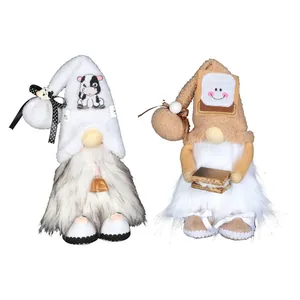 Set aus 2 niedlichen gesichtslosen Zwergenplüschpuppen mit Kuh- und S'more-Motiv