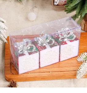 Lot de trois ornements de Noël en forme de boîte cadeau dans un étui transparent