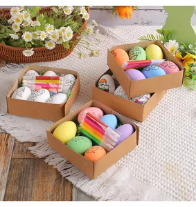 Detaillierte Ansicht des DIY-Ostereier-Malsets mit bunten Markern und Cartoon-Eiern