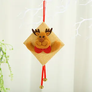 Handgefertigter Weihnachtsanhänger aus Sackleinen mit Rentier und roten Glocken