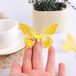 Adesivi Murali Farfalla 3D Intagliato Oro Metallizzato Carta Decalcomanie Decorative Per Casa Soggiorno Matrimonio Natale Festa Decorazione