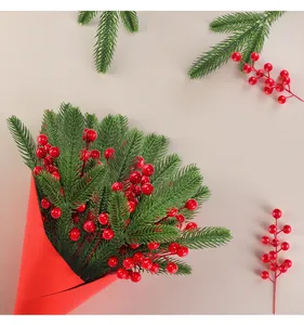 Aghi di pino natalizi artificiali con bacche rosse per decorazione da tavola festiva