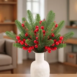 Rami di Aghi di Pino Artificiale Bacche Rosse Filo di Schiuma Plastica Simulazione Verde Pick Per La Decorazione Domestica Di Natale