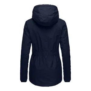 Rückansicht eines dunkelblauen Damen-Parkas mit Kordelzug in der Taille und einer Kapuze