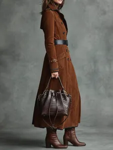 Eleganter Vintage-Trenchcoat aus braunem Wildleder mit Gürtel und Reverskragen