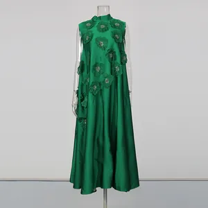 Robe longue verte sans manches élégante avec appliques florales et col montant chic